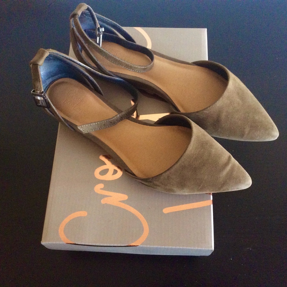 Crown Vintage Evalinda Flat, Olive Green, Size 8.5